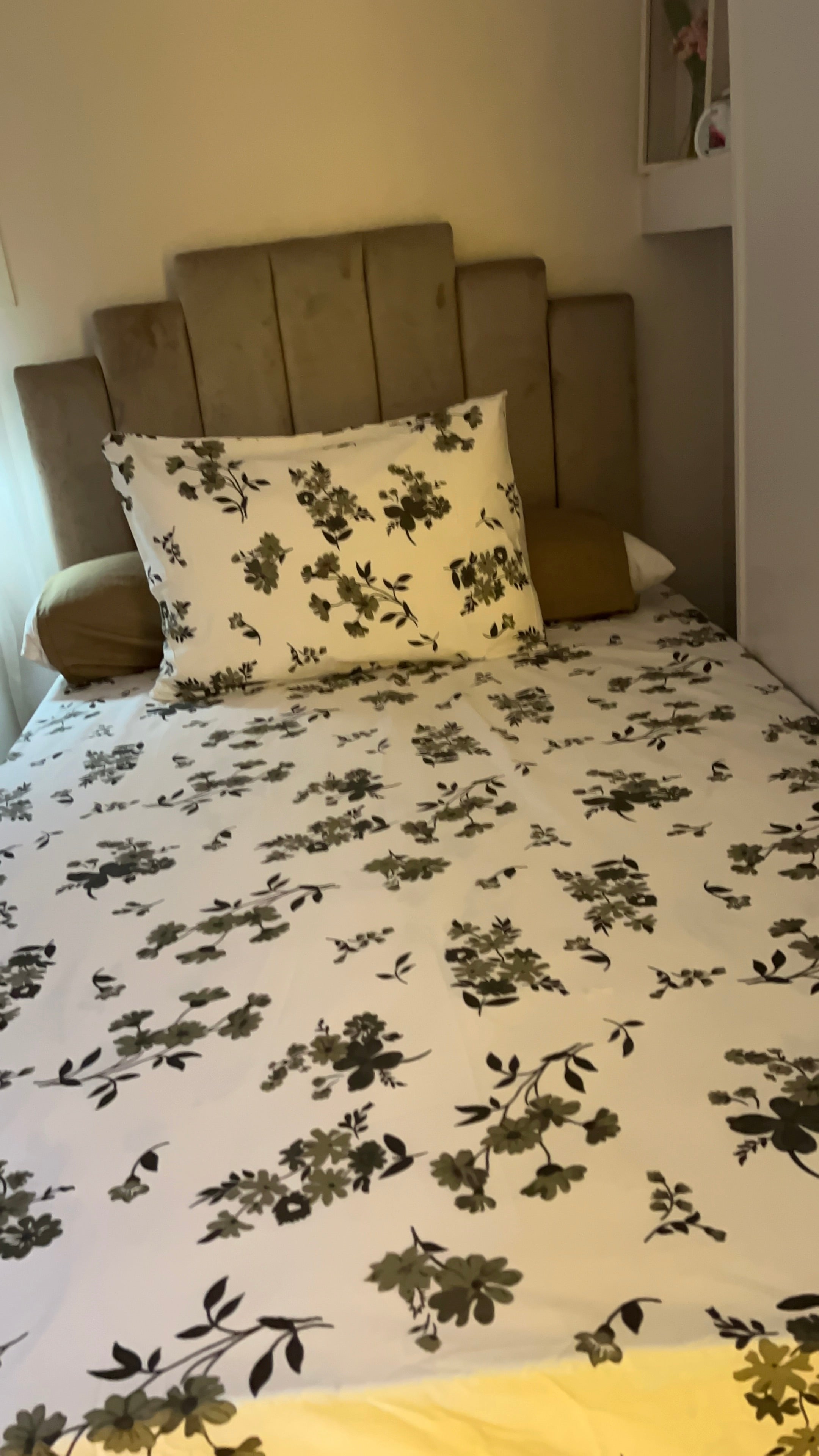 Olive Flowers sheet